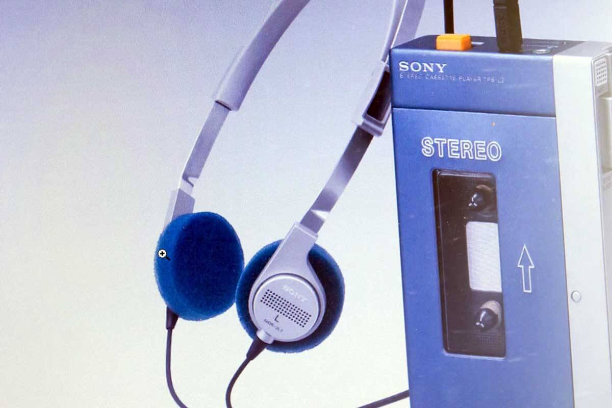 Il Walkman, un capitolo importante nella storia delle cuffie.